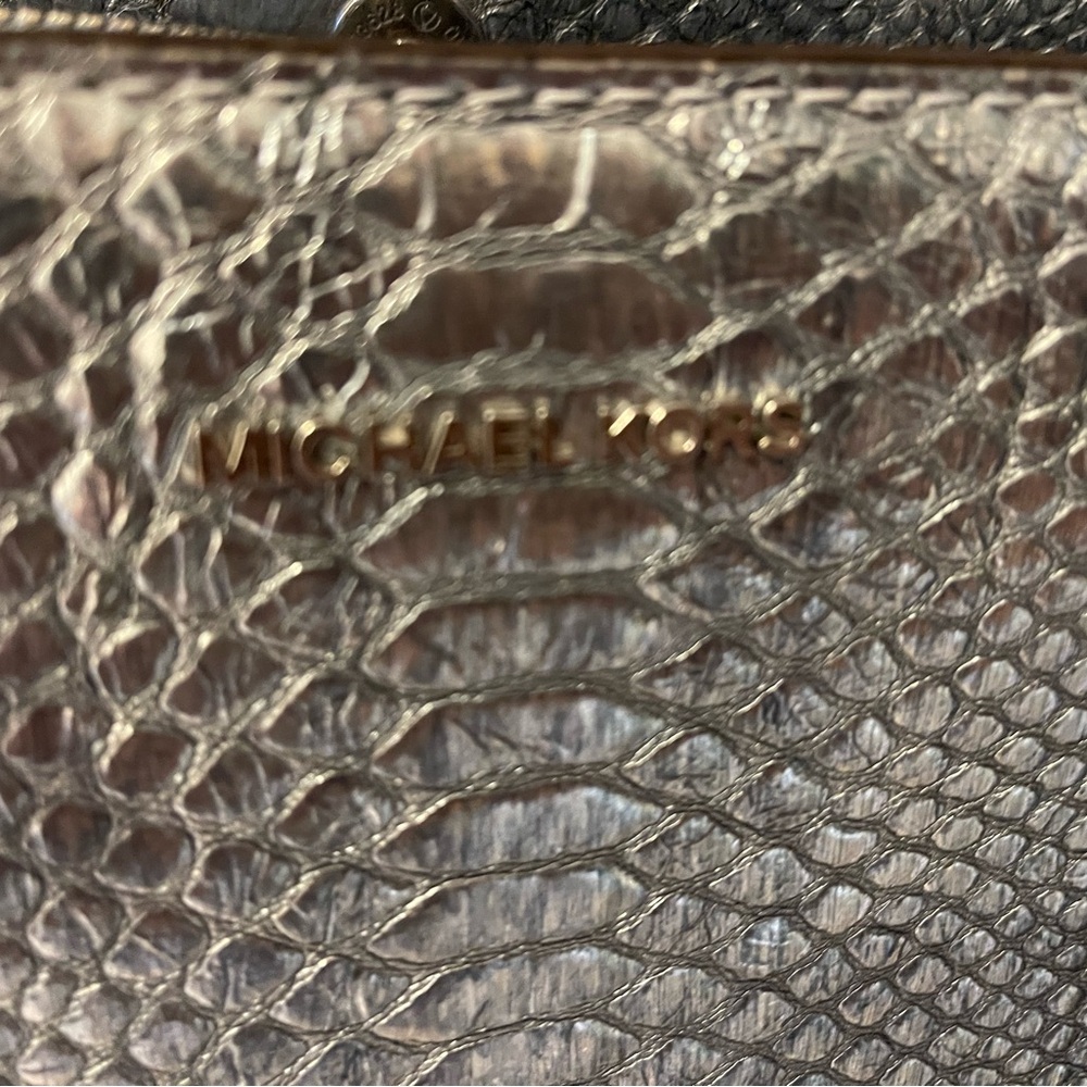 Michael Kors, silver handbag, purse, shoulder bag, - Picture 2 of 16
